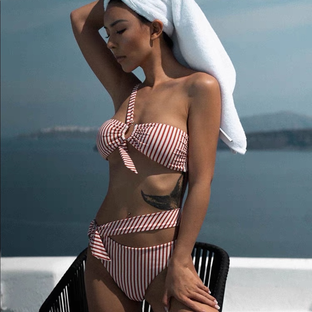 Bikini - Picture 2 of 2